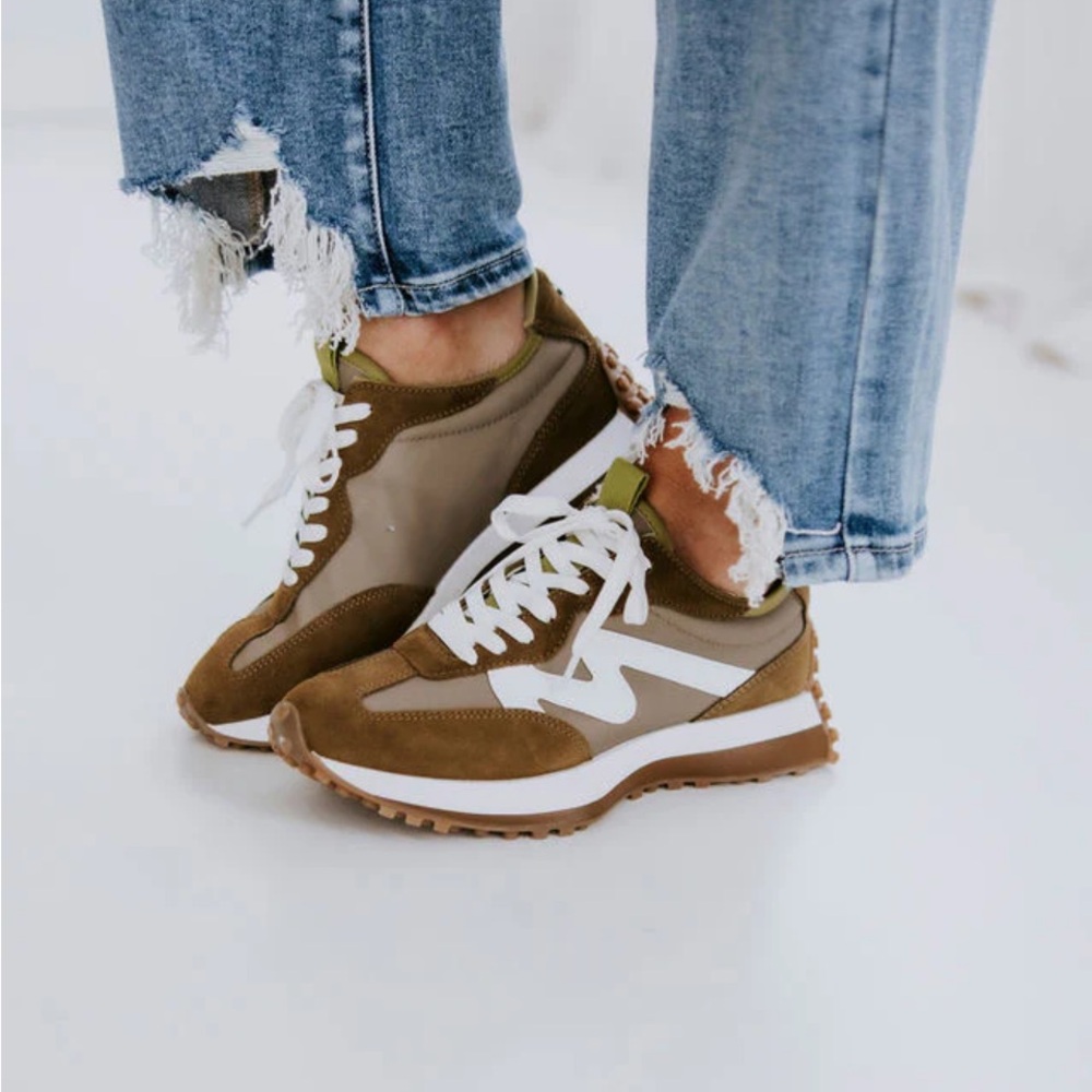 Steve Madden Campo olive and White Sneakers